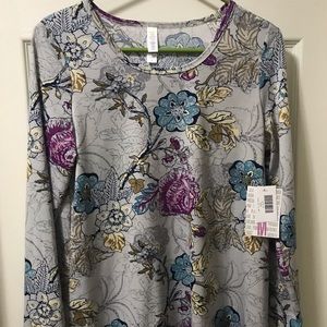BNWT Lularoe medium Lynnae Tee